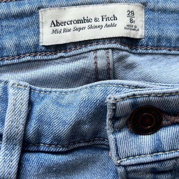 AVAILABLE- Abercrombie Mid rise skinny ankle jeans embroidered floral motif - Picture 5 of 5